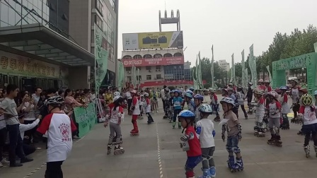 临沂市2017第七届全民健身运动会开幕式全民轮舞表演☞功夫熊猫