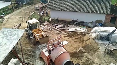 协锐重工X3汉中市西乡县城关镇爬山虎浇筑路面，未使用支架