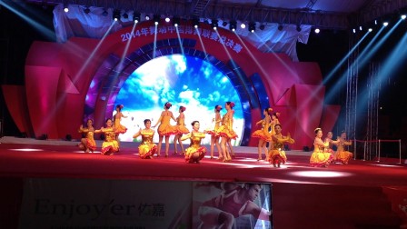 我队2014年在杭州参加全国排舞总决赛上跳的排舞串烧第一段蓝色婚礼一郫县青青排舞