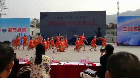 高治社区姐妹舞蹈队《竹枝舞》十八人变队形