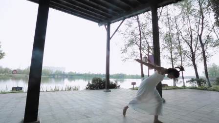 点击观看《中国舞导师郭思雨个人展示《欲言又止》》