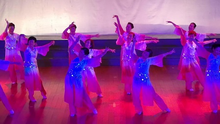 古典舞《芙蓉雨》表演者：民舞基础二年（2）班