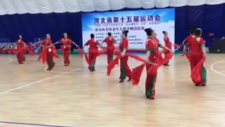 2018.8.12文安老体协健身舞蹈队在河北省第十五届老年人运动会健身腰鼓比赛中再次受评委之约表演自编腰鼓