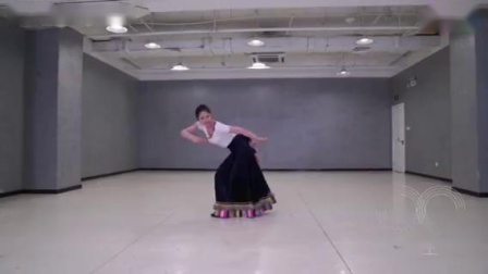 点击观看《民族藏族舞 中央民族大学藏族舞组合 年会元旦舞蹈》