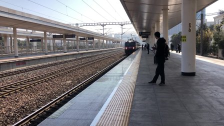 Z376次旅客列车（上海 — 西宁）驶入京沪铁路常州站1站台（6道）（2021年1月18日拍摄）