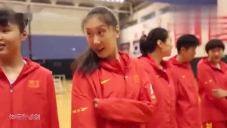 中国女篮出征世界杯，篮协主席姚明亲自送礼物并为女篮姑娘壮行