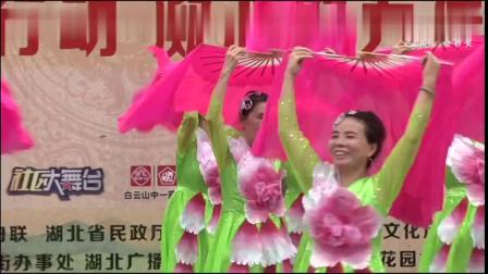 广场舞《我爱你中国》编排大气！太好看了！