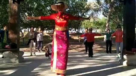 新疆天山韵锅庄舞团 卓嘎的视频 昌都大锅庄《永恒的舞池》