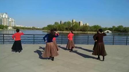 冠县美丽清泉舞蹈队，舞在清泉公园。