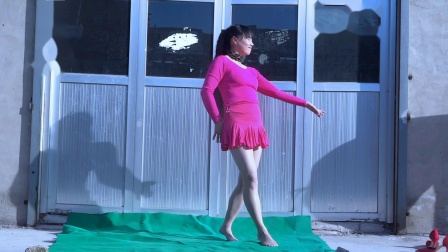 点击观看《妇女健身舞蹈视频 永东广场舞南泥湾》