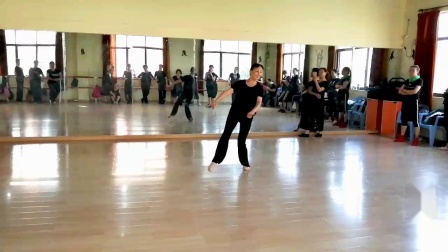 左老师教学演示藏族舞蹈《在那东山顶上》藏语版