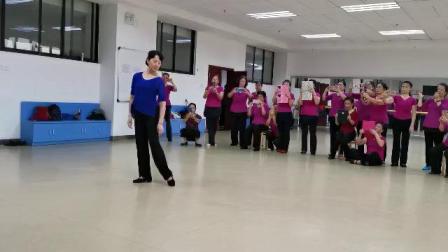 新疆舞《阿拉木汗》正面
