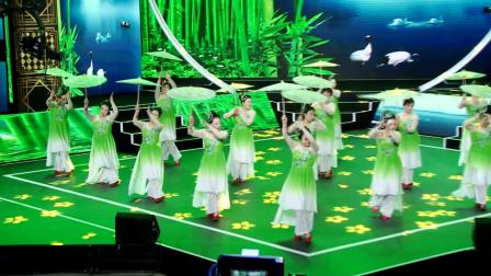 青岛电视台春晚节目（又见江南雨）表演：靓丽舞蹈队 领队：张丽丽