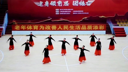 优美大气的大摆裙中三舞蹈《迎盛世举金杯》11人队形版（韦福强原创广场舞）演出版。