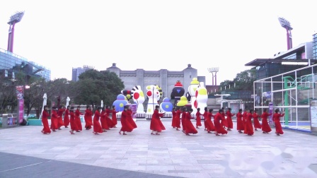 上海红舞鞋广场舞34人版《晚安故事》编舞：雨夜 .MP4