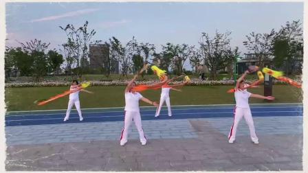 李丹丹老师及队员演练柔力球《中国龙》。制作人：张珠元。