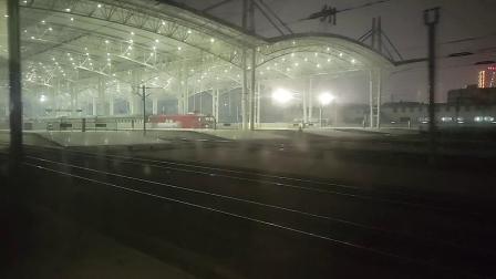 Z1次（北京西→长沙）到达郑州站2站台（西侧视角）