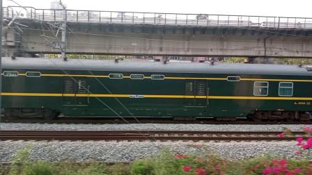 （车厢视角）HXD3D0366番茄牵引Z286次离开南宁站时，K4850次列车也同向出南宁站，龟兔赛跑（2）
