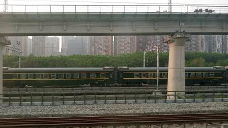 （车厢视角）HXD3D0366番茄牵引Z286次离开南宁站时，K4850次列车也同向出南宁站，龟兔赛跑（3）