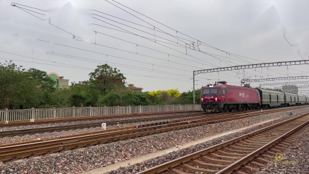 Z70次列车（乌鲁木齐——北京西）京广线正定站附近通过，兰局兰段HXD3D 0270牵引（2023/05）