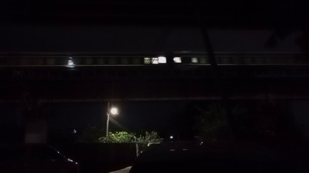 DF11G 0170和DF11G 0110牵引K512次列车快速通过西江大桥-8