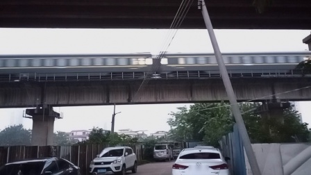 DF11G 0186和DF11G 0185牵引Z502次列车快速通过西江大桥-3