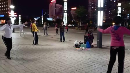 西宁新宁广场藏族锅庄视频（36）《欢聚》