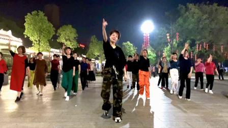 热门广场舞《一曲红尘》感受热情狂野的节奏，嗨到爆！