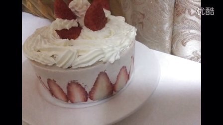 草莓慕斯蛋糕-浓浓的奶香味道 冰激淋的口感