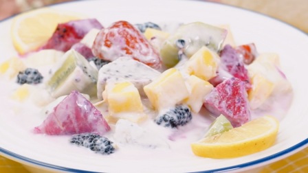 酸奶水果沙拉的正确姿势，炫酷水果，加美味酸奶，简单健康美味