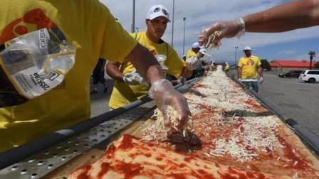 这个也要争第一! 美国制作2130米超长披萨
