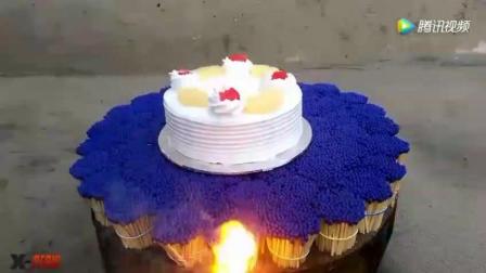在2万根火柴上的生日蛋糕, 同时被点燃, 这个生日蛋糕&ldquo;火了&rdquo;