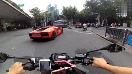 小伙开重击遇上兰博基尼LP-700, 重庆闹市区飙车开始