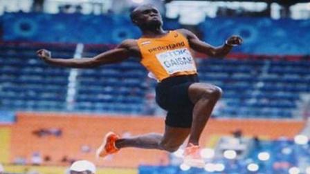 传奇佩德罗索空中走路三步半超越9米, 滑行距