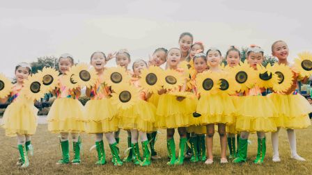 少儿中国舞中级班学员展示《花儿朵朵向太阳》[单色舞蹈]