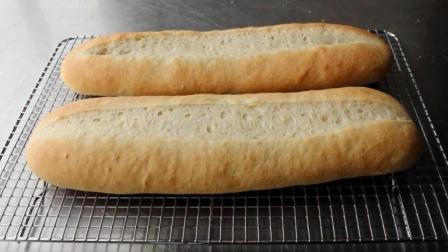 有会做烤面包的吗? 看看这两根面包棍做得怎么样?