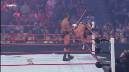 十大rko WWE传奇杀手兰迪奥顿十大变态时刻 空接RKO成家常