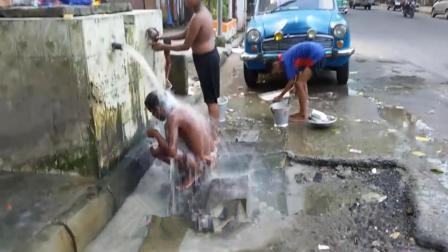印度旅游纪实: 街头洗澡洗头太常见, 游客表示不太雅观