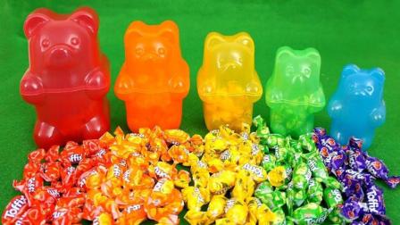 儿童学英语 学习色彩大熊果冻 数字糖果玩具玩 布丁做法 惊喜玩具视频 【俊和他的玩具们