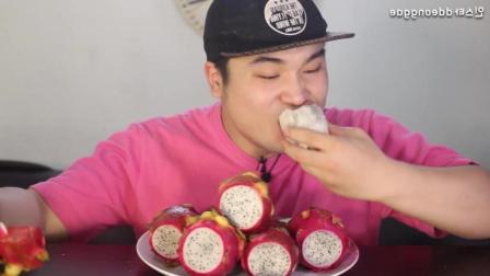 韩国胖哥吃海鲜煮宽粉, 搭配一碗泡菜真是美味