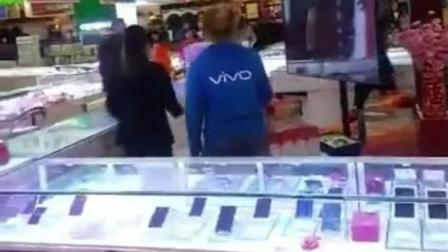 手机圈的竞争已经到这种激烈的程度了吗? 一不小心就会出人命啊, 都是为了生活