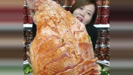 韩国大胃王吃三文鱼, 吃的满嘴都是, 看饿了