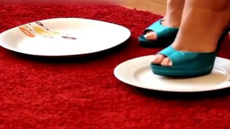 美女穿高跟鞋踩盘子, 高跟鞋垂直压力这么厉害