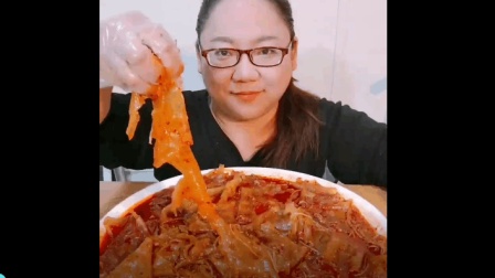 韩国大胃王狂吃一大盆麻辣金针菇汤面, 超大口