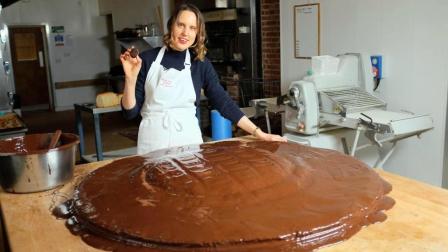 世界上最大的蛋糕直径2米, 网友: 确定这不是大便?