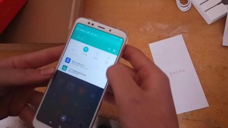红米5 plus开箱上手: 全面屏价格屠夫最原生态的拆机手法, 熟不熟悉?