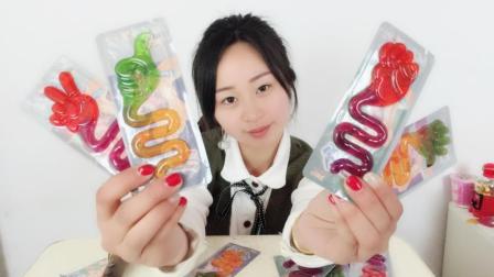 试吃小时候的神器&ldquo;怪手糖&rdquo;, 专门对付同桌用的, 你还记得吗?