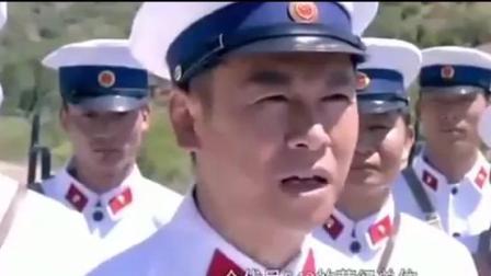 鬼子都欺负到军统女特工身上了, 就在鬼子的裤