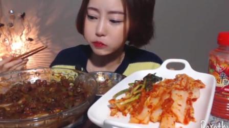 韩国大胃王直播吃泡面和泡菜, 这样吃饭的感觉