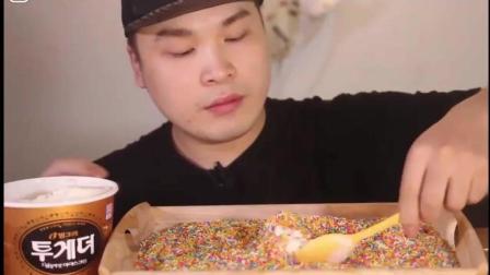 大胃王: 韩国胖哥吃雪糕, 一吃就是好几个, 牙齿